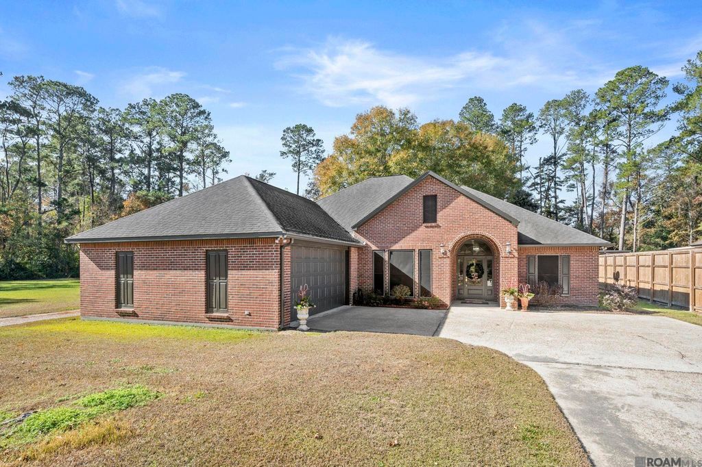 29601 Melanie St, Walker, LA 70785