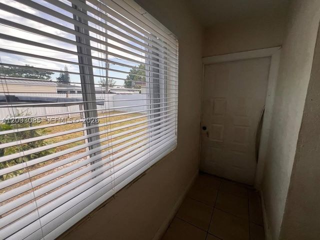 9332 SW 40th Ter 9332, Miami, FL 33165