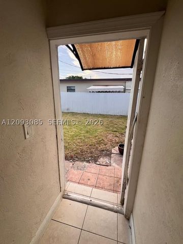9332 SW 40th Ter 9332, Miami, FL 33165