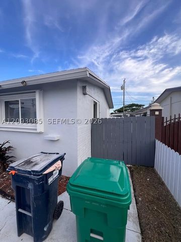 9332 SW 40th Ter 9332, Miami, FL 33165