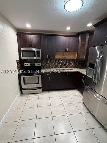 9332 SW 40th Ter 9332, Miami, FL 33165