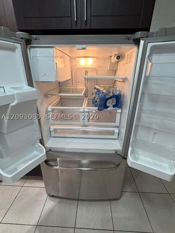 9332 SW 40th Ter 9332, Miami, FL 33165