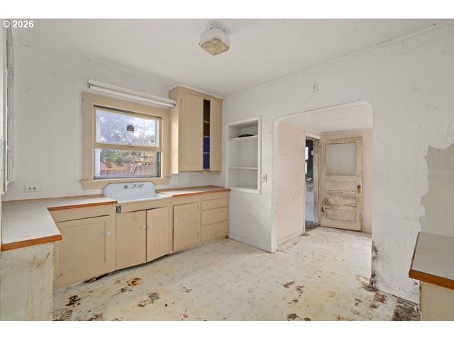 1138 Ne 73RD Ave, Portland, OR 97213