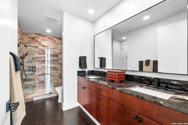 610 E Market St Unit 2706, San Antonio, TX 78205