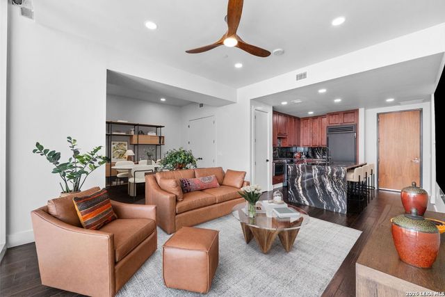 610 E Market St Unit 2706, San Antonio, TX 78205