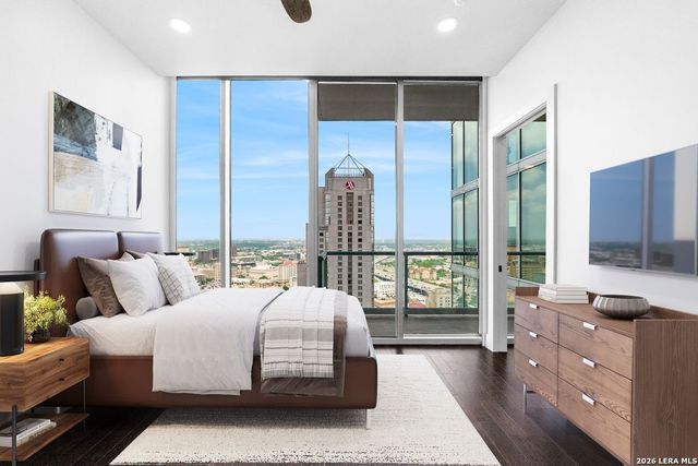 610 E Market St Unit 2706, San Antonio, TX 78205