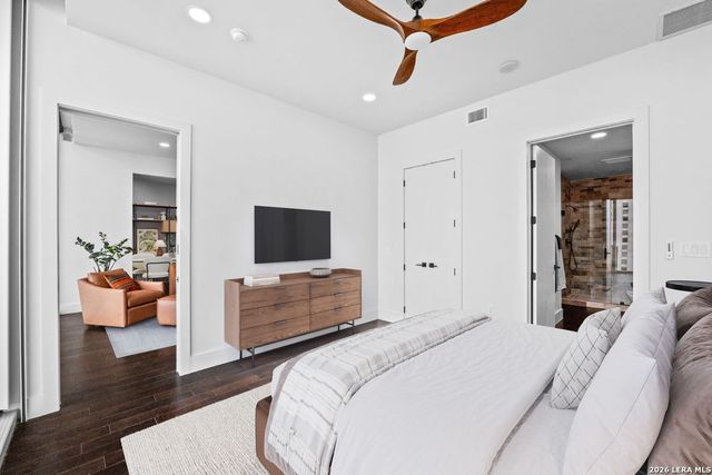 610 E Market St Unit 2706, San Antonio, TX 78205