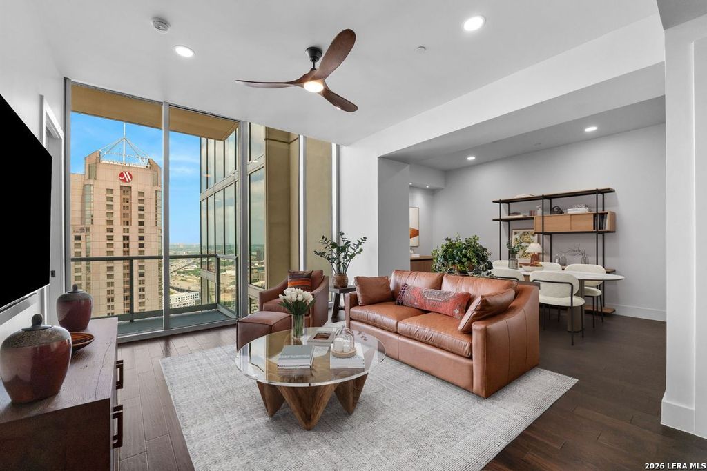 610 E Market St Unit 2706, San Antonio, TX 78205
