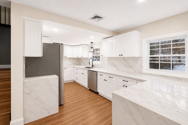 198 Uxbridge Rd, Sutton, MA 01590