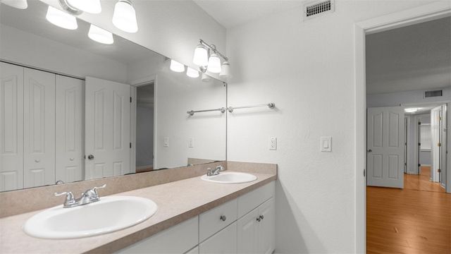 501 SW 75TH STREET B5, Gainesville, FL 32607