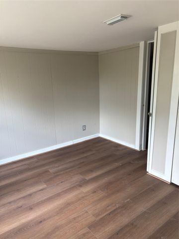 5914 Ridgeway Drive, Houston, TX 77033