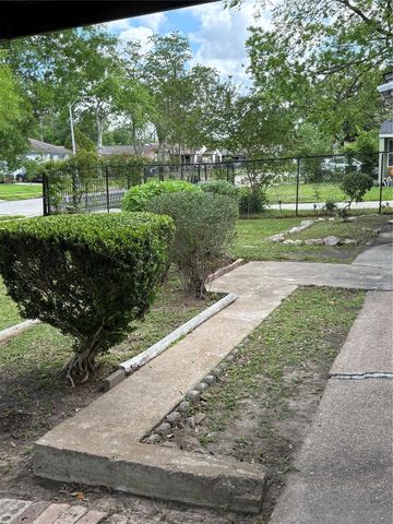 5914 Ridgeway Drive, Houston, TX 77033