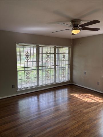 5914 Ridgeway Drive, Houston, TX 77033