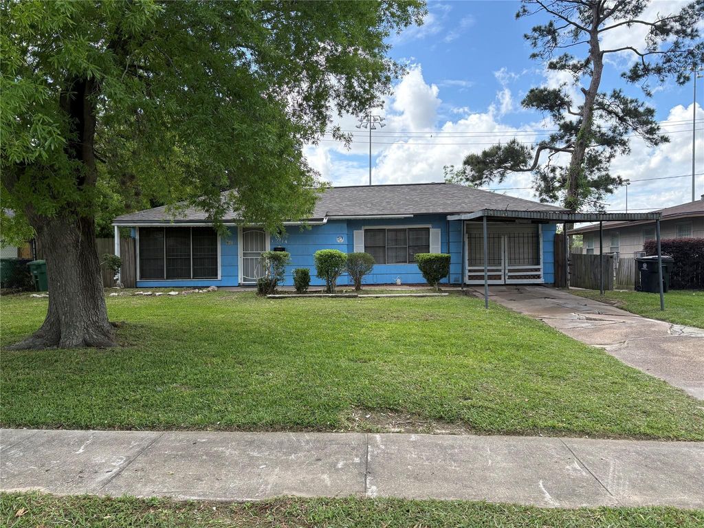5914 Ridgeway Drive, Houston, TX 77033
