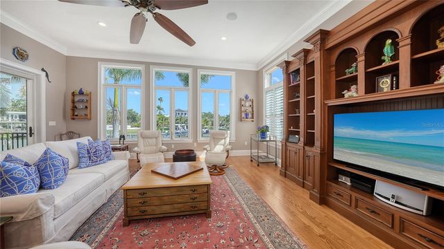 975 WHITAKERS LANE, Sarasota, FL 34236