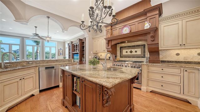 975 WHITAKERS LANE, Sarasota, FL 34236