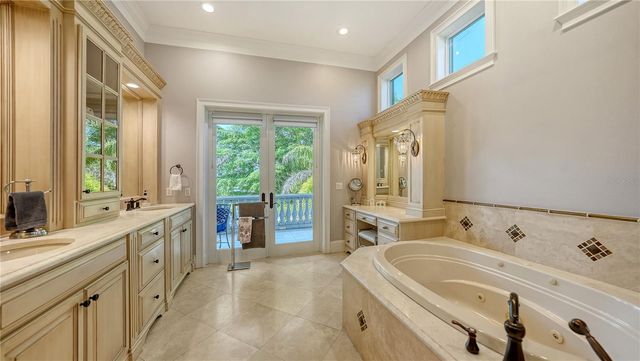 975 WHITAKERS LANE, Sarasota, FL 34236