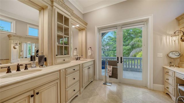 975 WHITAKERS LANE, Sarasota, FL 34236