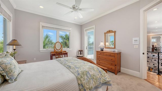 975 WHITAKERS LANE, Sarasota, FL 34236