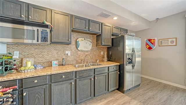 975 WHITAKERS LANE, Sarasota, FL 34236