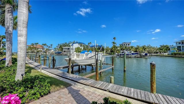 975 WHITAKERS LANE, Sarasota, FL 34236