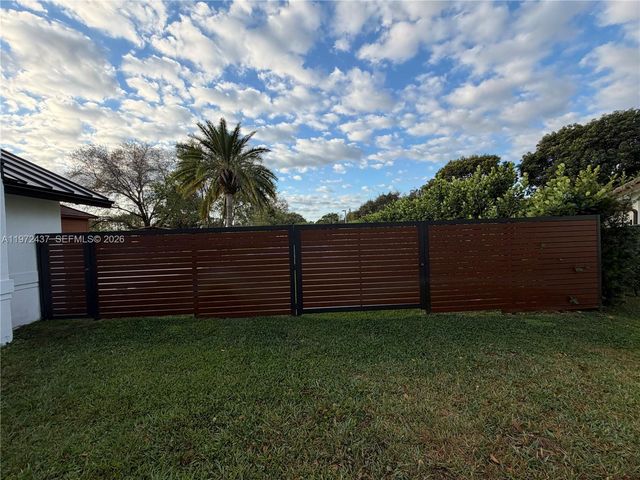 11300 NW 5th St, Plantation, FL 33325