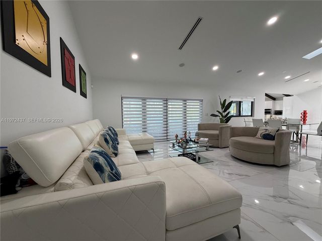 11300 NW 5th St, Plantation, FL 33325