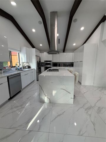 11300 NW 5th St, Plantation, FL 33325