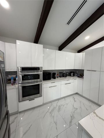 11300 NW 5th St, Plantation, FL 33325