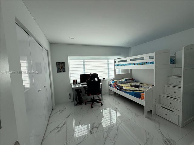 11300 NW 5th St, Plantation, FL 33325