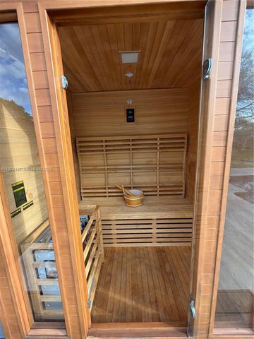 11300 NW 5th St, Plantation, FL 33325