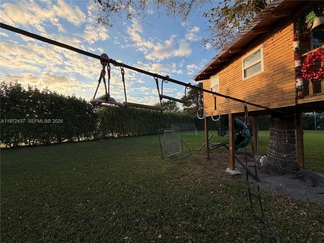 11300 NW 5th St, Plantation, FL 33325