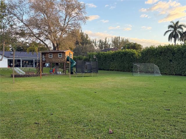 11300 NW 5th St, Plantation, FL 33325