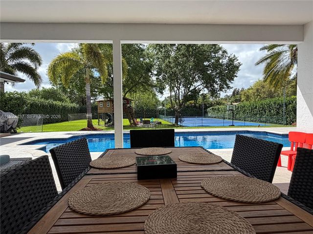 11300 NW 5th St, Plantation, FL 33325