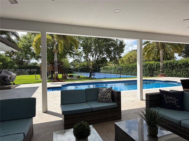 11300 NW 5th St, Plantation, FL 33325