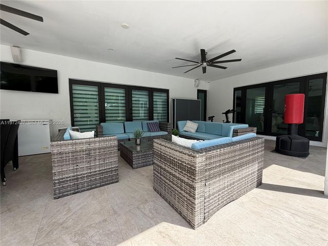 11300 NW 5th St, Plantation, FL 33325