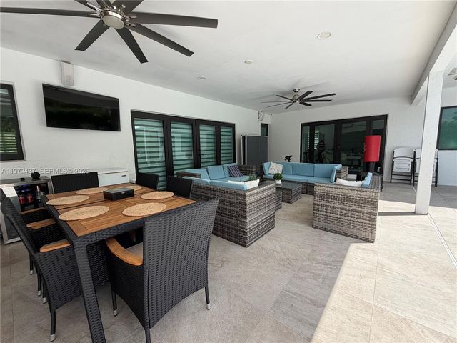 11300 NW 5th St, Plantation, FL 33325