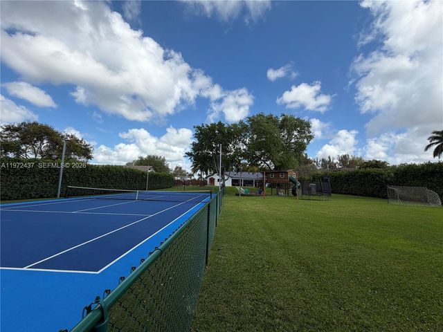 11300 NW 5th St, Plantation, FL 33325