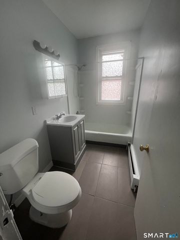 169 Hillside Avenue 3B, Hartford, CT 06106