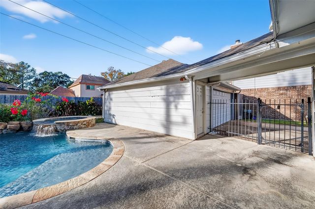 906 Crossfield Drive, Katy, TX 77450