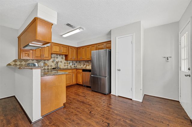 16 Wagon Lane Loop, Angleton, TX 77515