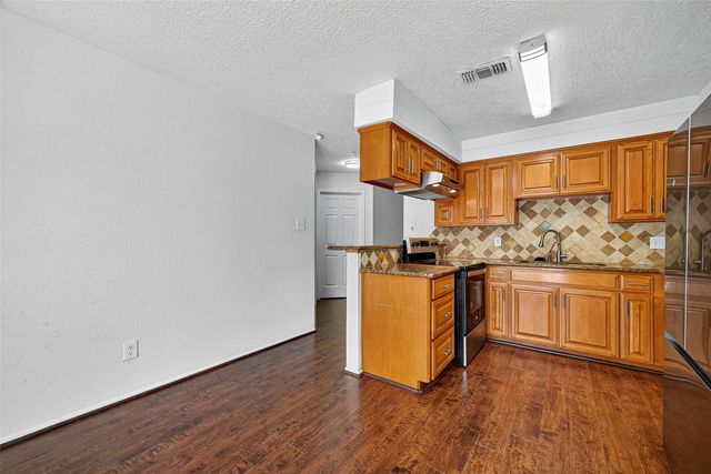 16 Wagon Lane Loop, Angleton, TX 77515