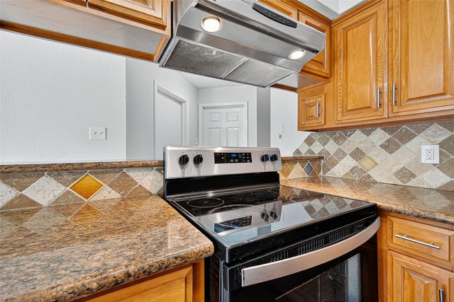 16 Wagon Lane Loop, Angleton, TX 77515