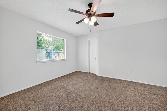 16 Wagon Lane Loop, Angleton, TX 77515