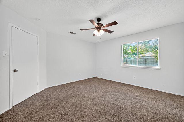 16 Wagon Lane Loop, Angleton, TX 77515