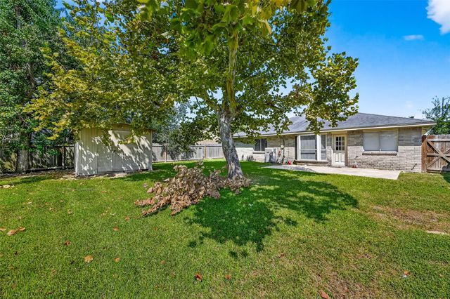 16 Wagon Lane Loop, Angleton, TX 77515