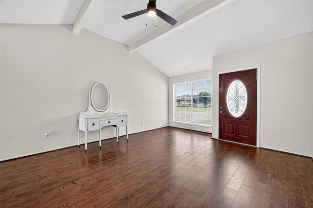 16 Wagon Lane Loop, Angleton, TX 77515
