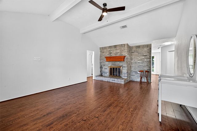 16 Wagon Lane Loop, Angleton, TX 77515