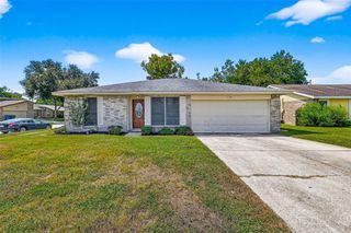 16 Wagon Lane Loop, Angleton, TX 77515