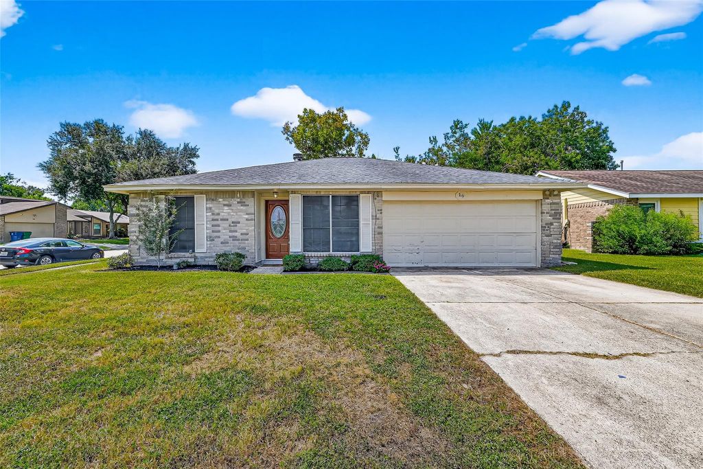 16 Wagon Lane Loop, Angleton, TX 77515